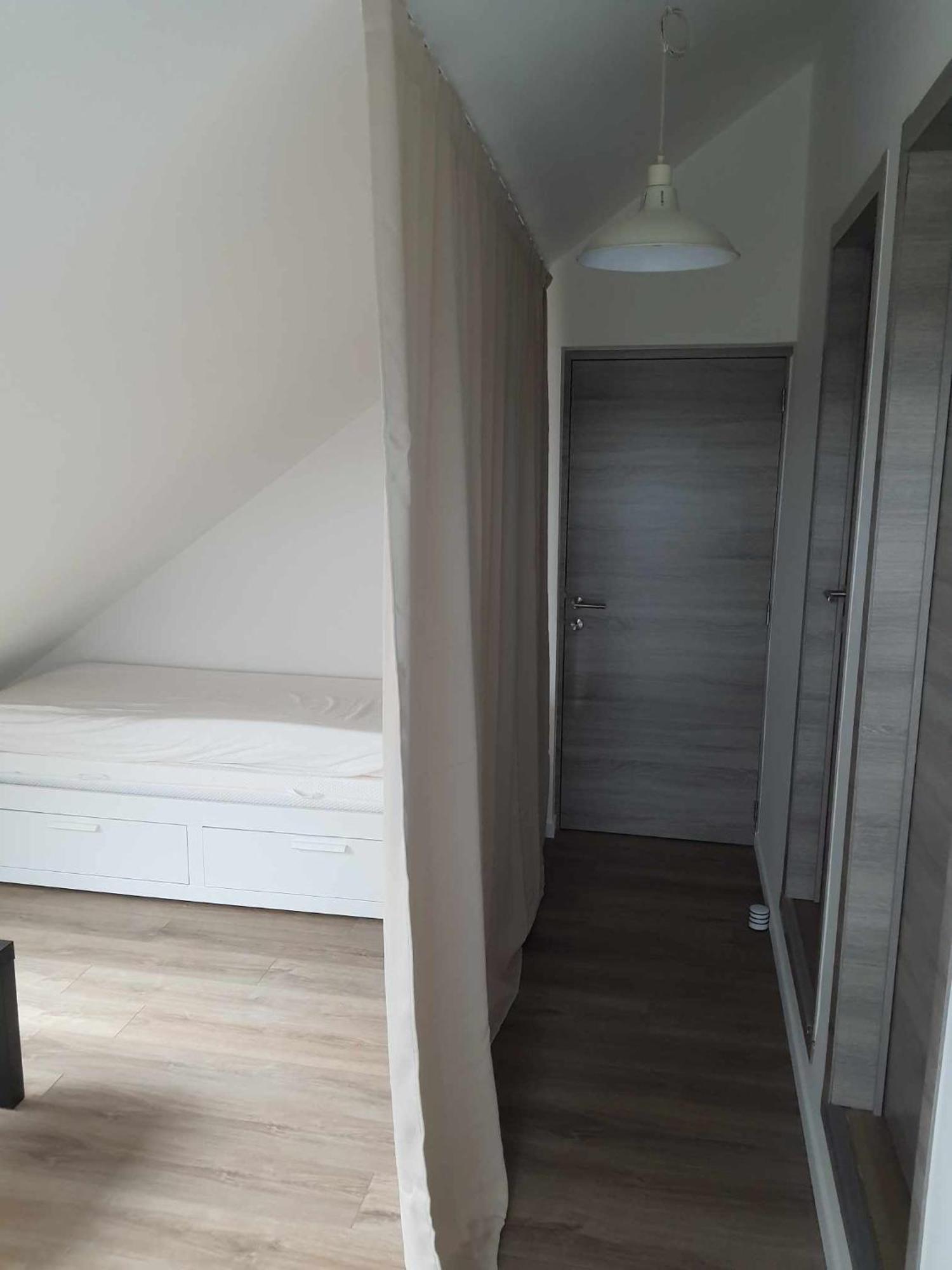 Gite Rural 3 Epis "Aux Pieds Des Ar'Den" - Chambre 1 Isolee Et Chambre 2 Dans Hall De Nuit - 34 Rue Du Chateau A 5564 Wanlin - 4 Adultes Et 2 Enfants Уйе Экстерьер фото